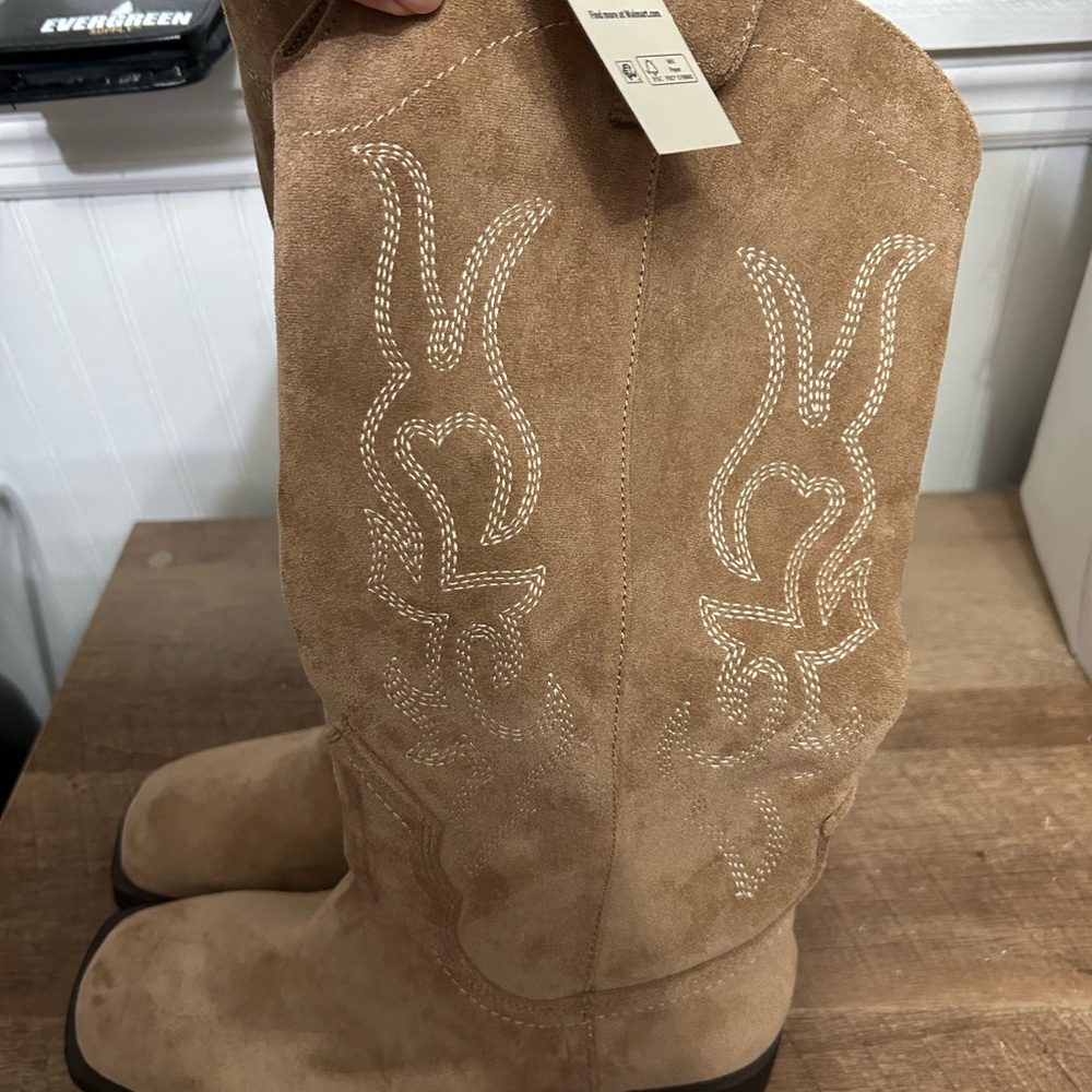 No Boundaries Tan Suede Western Boots - Picture 2 of 4